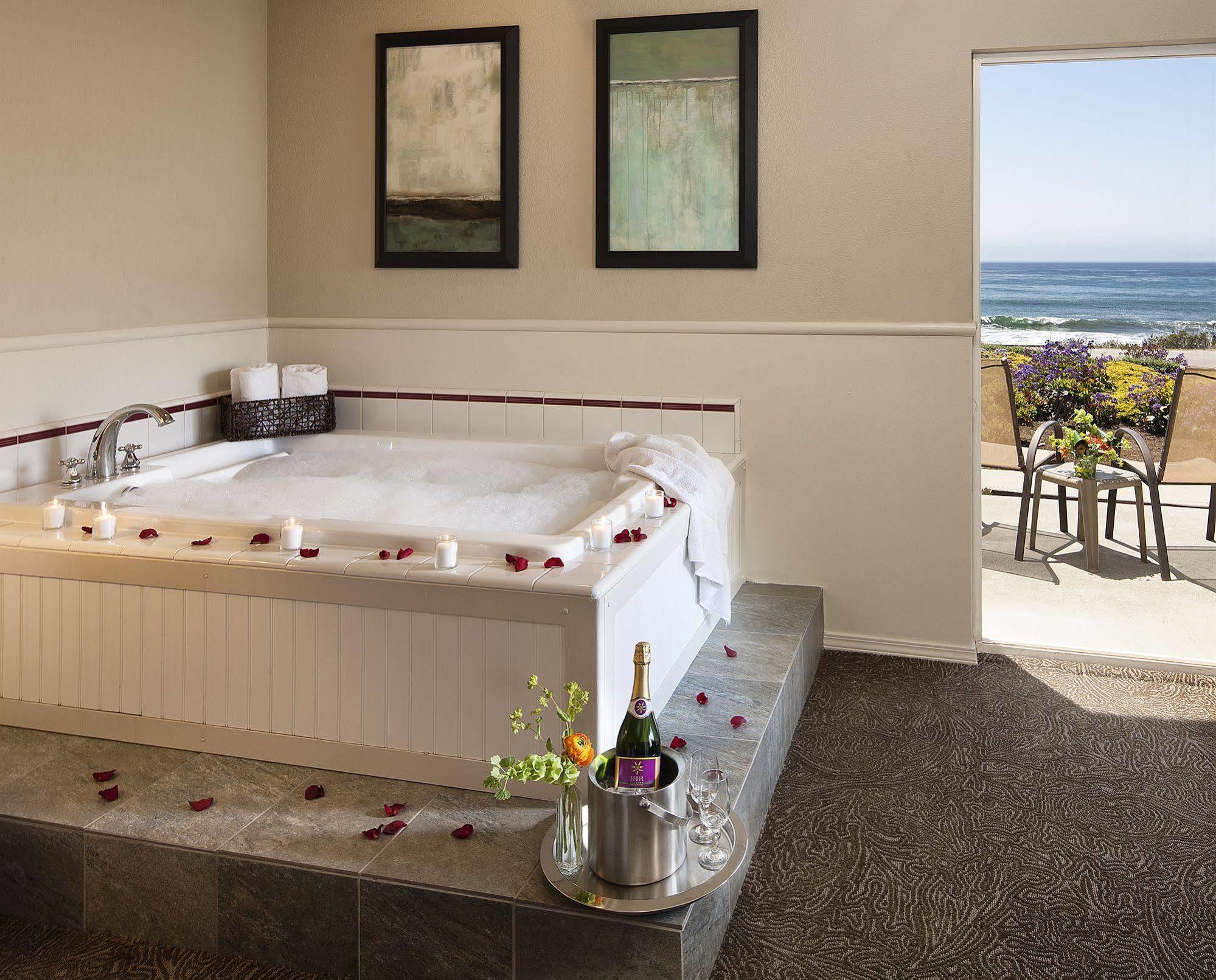 Cambria Landing Inn And Suites ภายนอก รูปภาพ